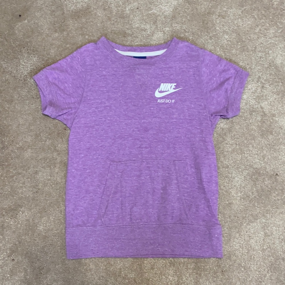 Nike, size M, short sleeve tee with pockets